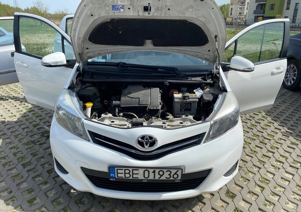 Toyota Yaris cena 23900 przebieg: 142049, rok produkcji 2013 z Katowice małe 529